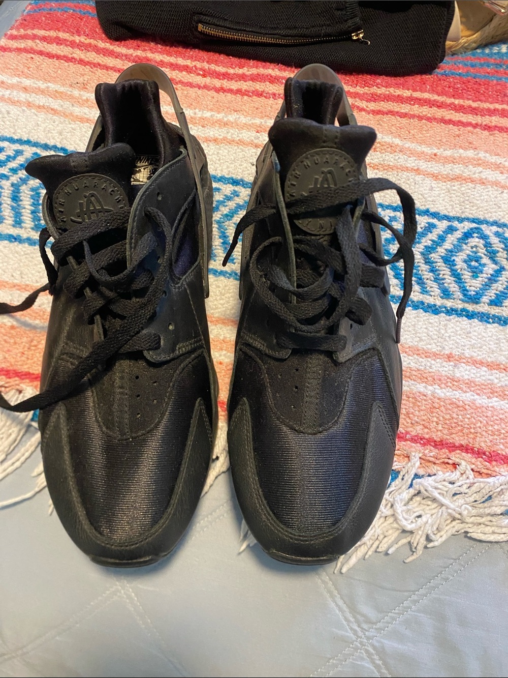 Nike Black Low-Top Sneakers with Lace Closure